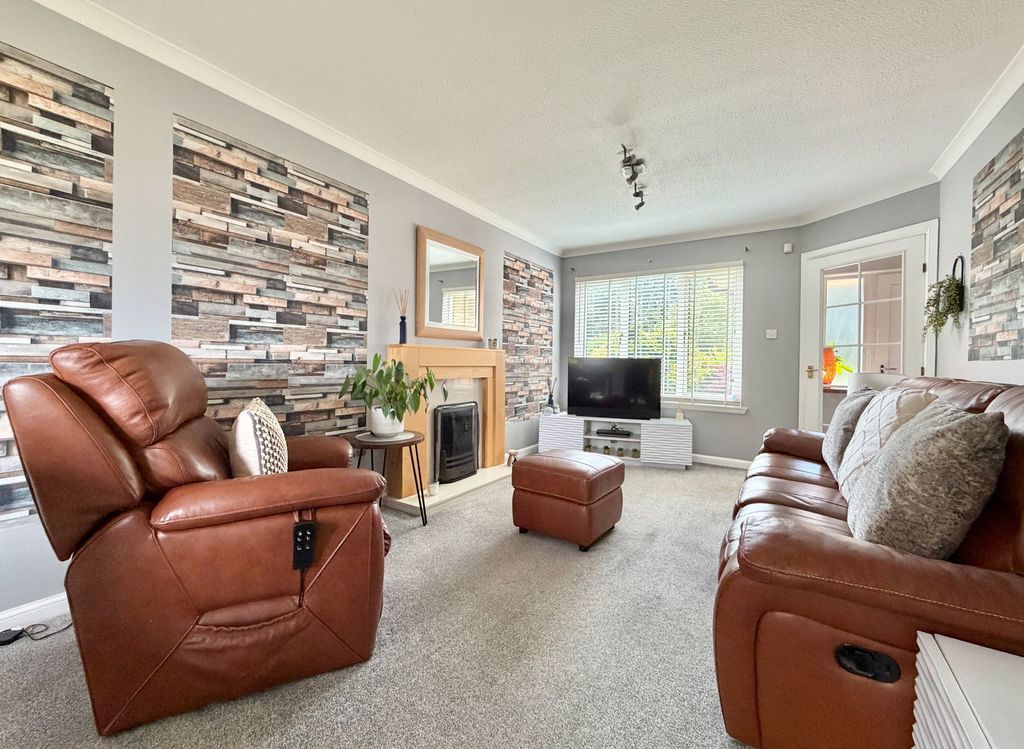 Property photo 2 of 30