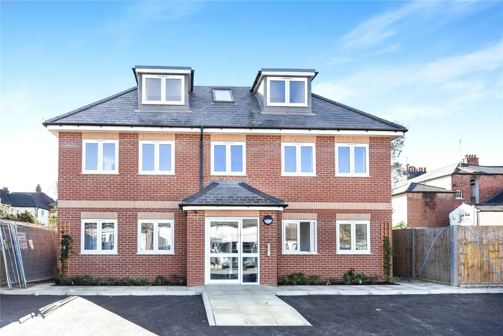 Apartment in Reading, Katesgrove - View 3
