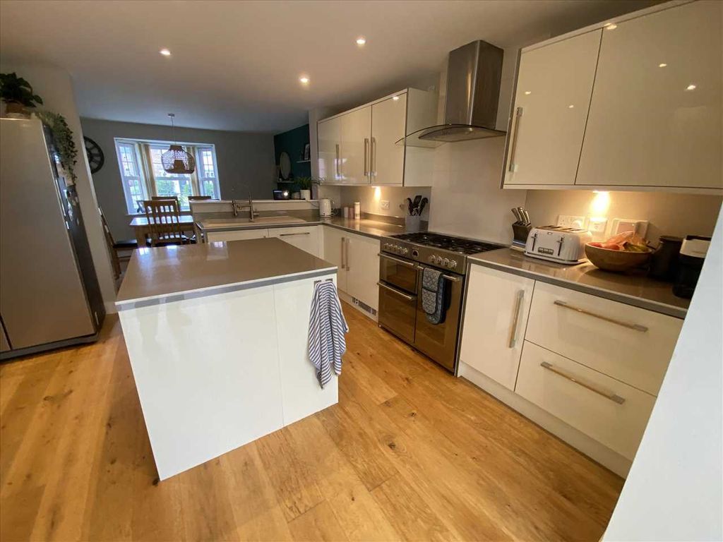 Property photo 2 of 21 Dining Kitchen: