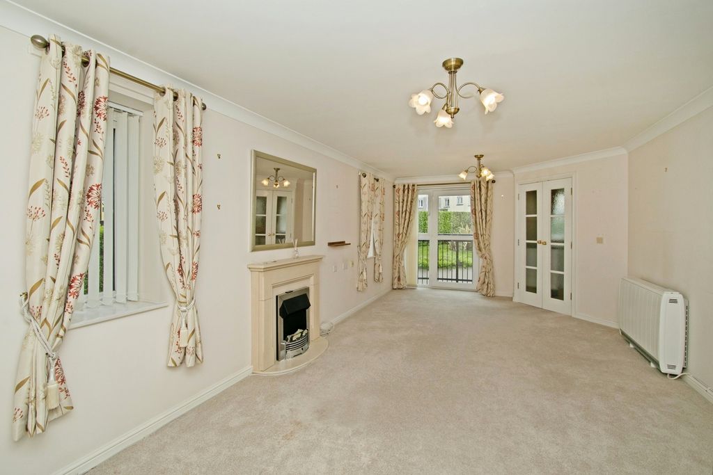 Property photo 3 of 11 Lounge