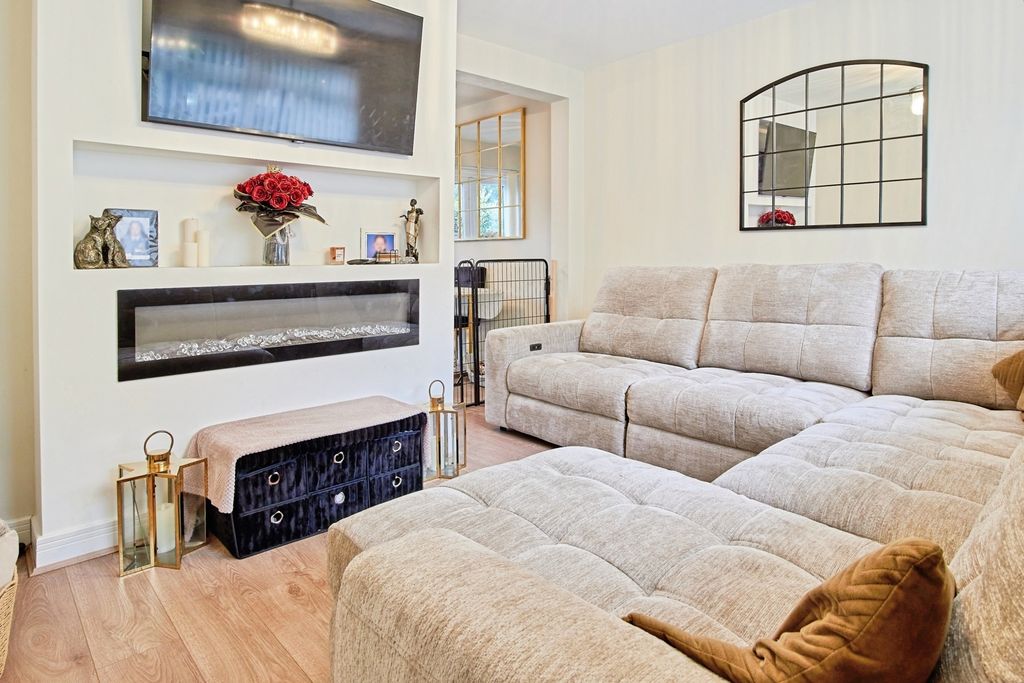 Property photo 3 of 19 Pbox-Img.Jpg