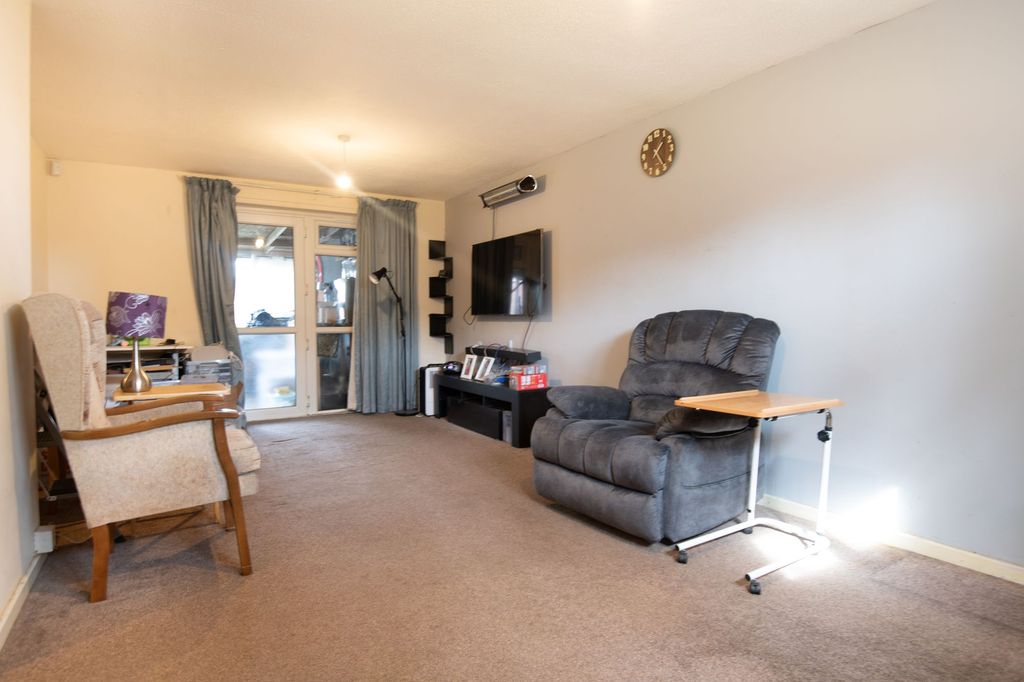 Property photo 2 of 18