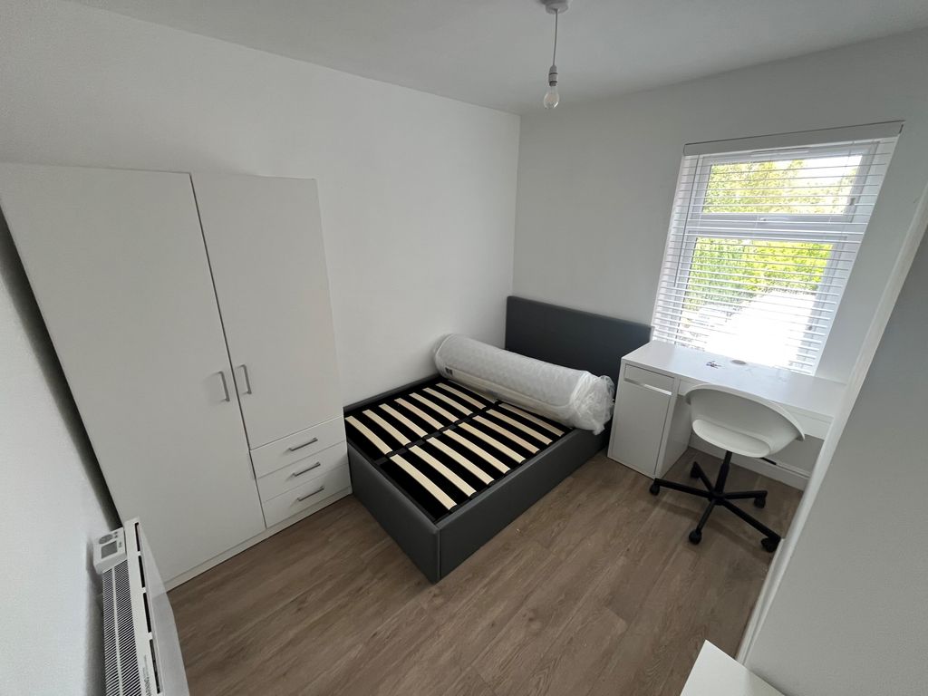Property photo 1 of 5 Bedroom 1