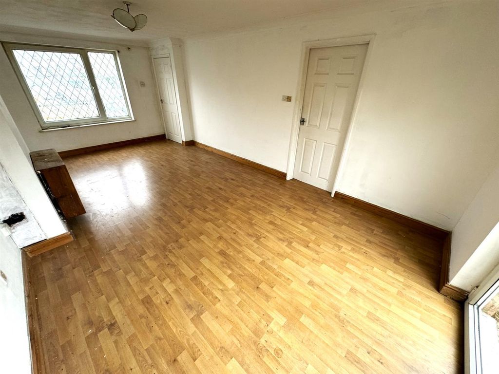 Property photo 3 of 9 Thumbnail_Img_9796.Jpg