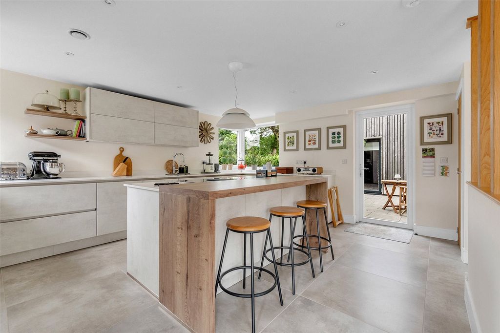 Property photo 2 of 47 Picture No. 09