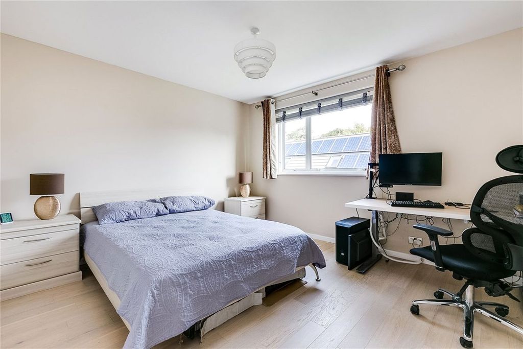 Property photo 3 of 6