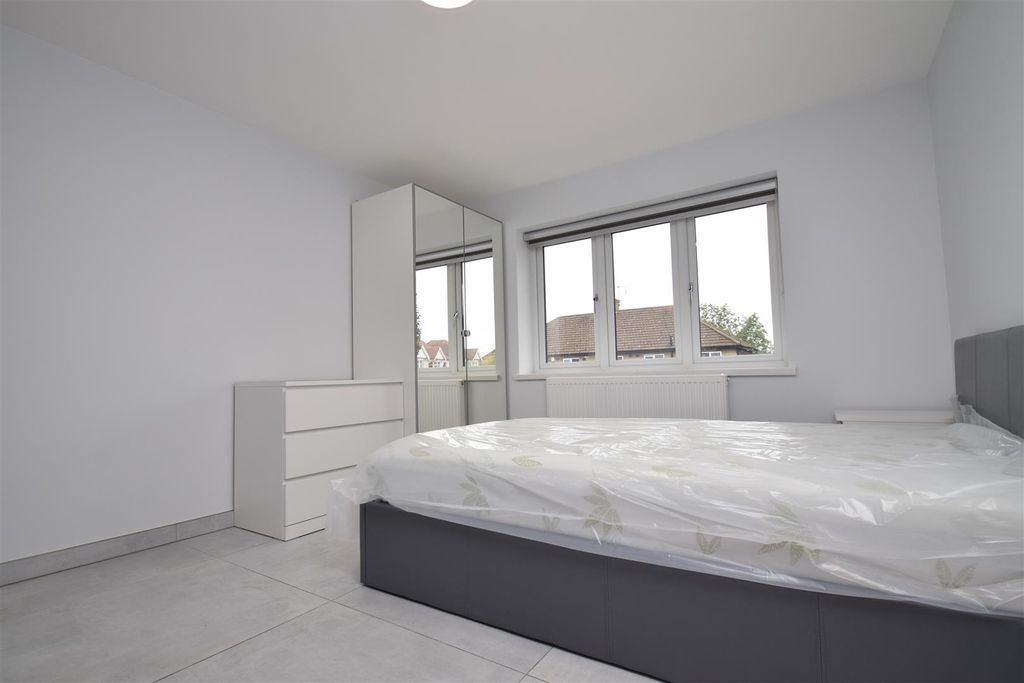 Property photo 2 of 6 Studio