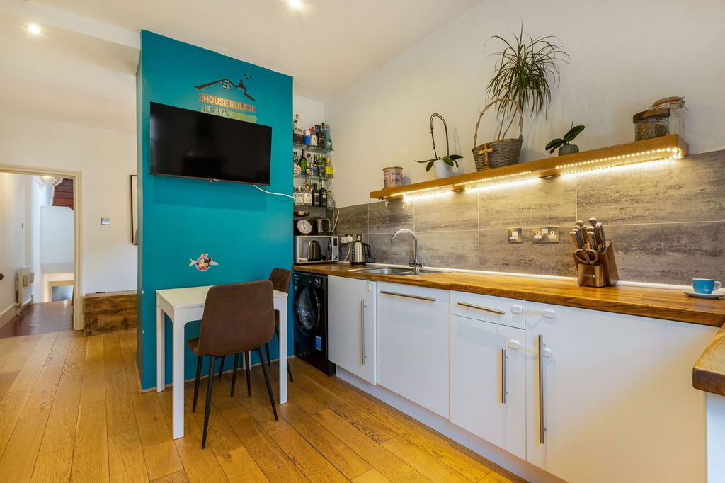 Property photo 3 of 15