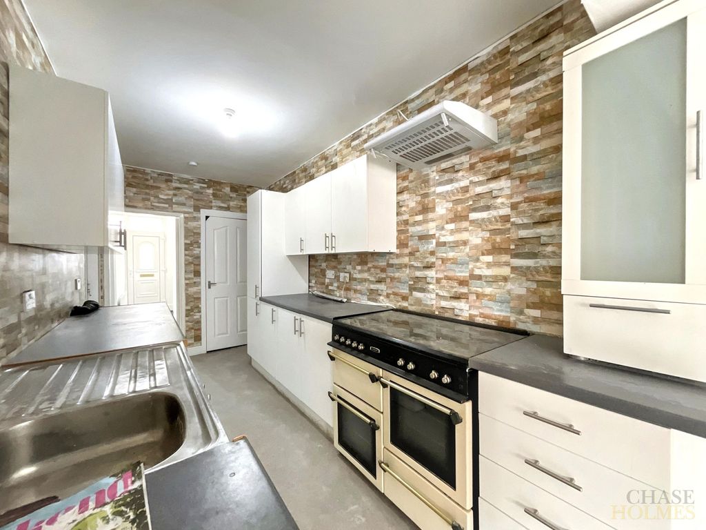 Property photo 3 of 33