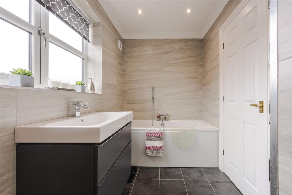 Property photo 3 of 28 Bathroom