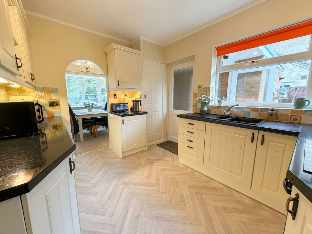 Property photo 3 of 18 Kitchen