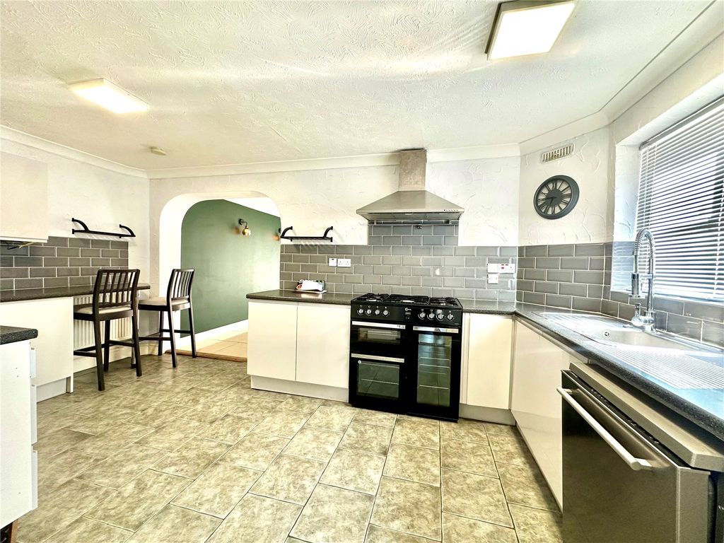 Property photo 3 of 10 Picture No. 01