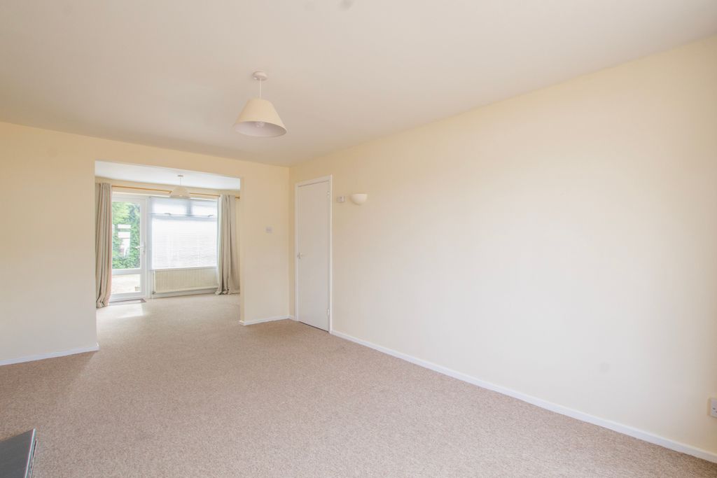 Property photo 3 of 11 Living Room