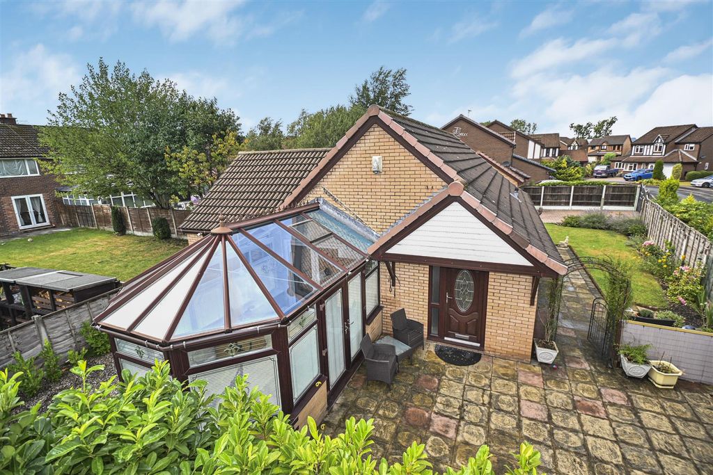 Property photo 1 of 27 6 Hallworthy Close External (3).Jpg
