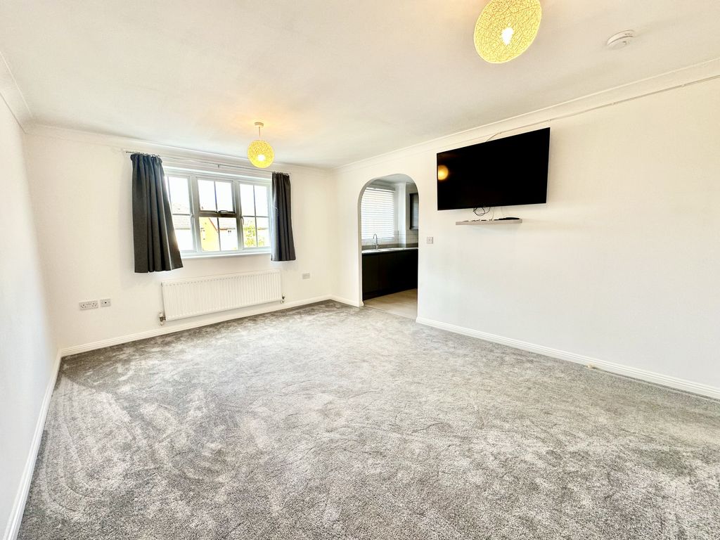 Property photo 3 of 8 Picture 3