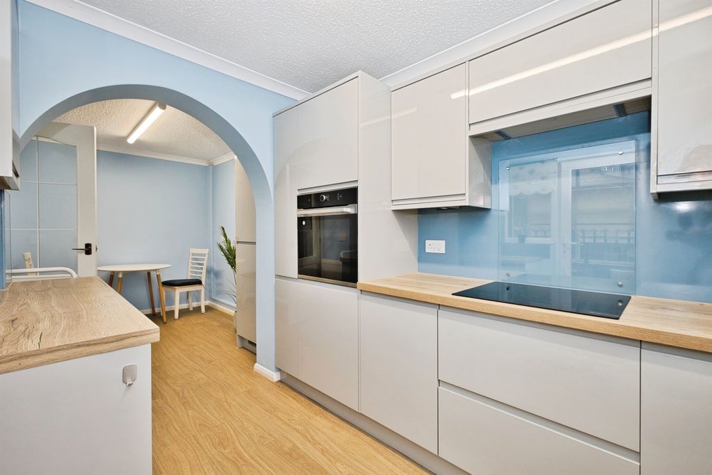 Property photo 3 of 13