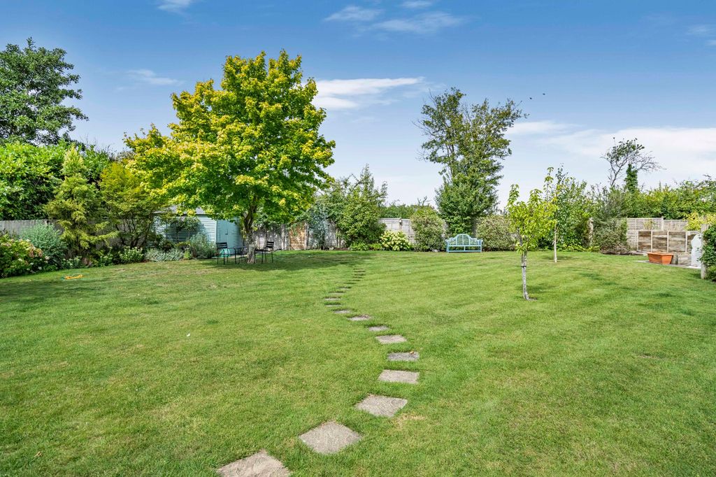Property photo 2 of 10 Garden