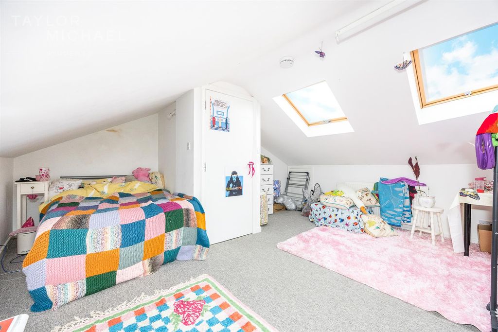 Property photo 3 of 12 Bedroom