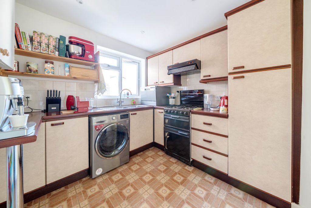 Property photo 3 of 12 Kitchen