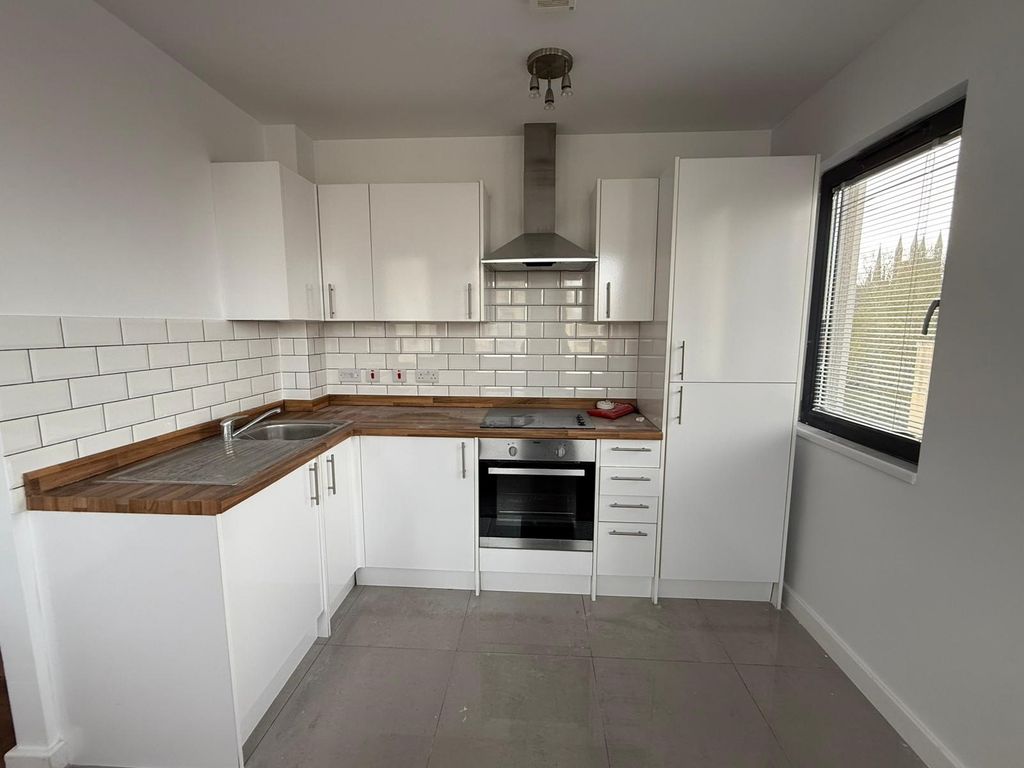 Property photo 1 of 6 Kitchen