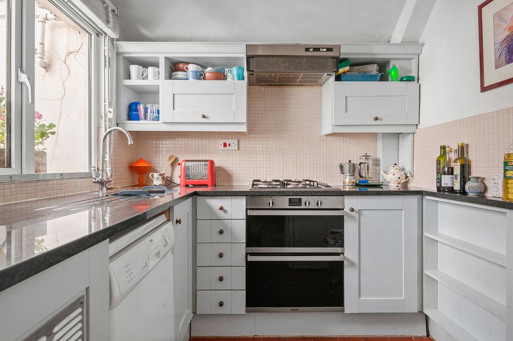 Property photo 3 of 17 Kitchen