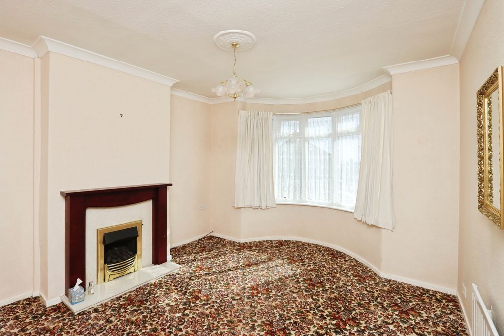 Property photo 2 of 15 Lounge