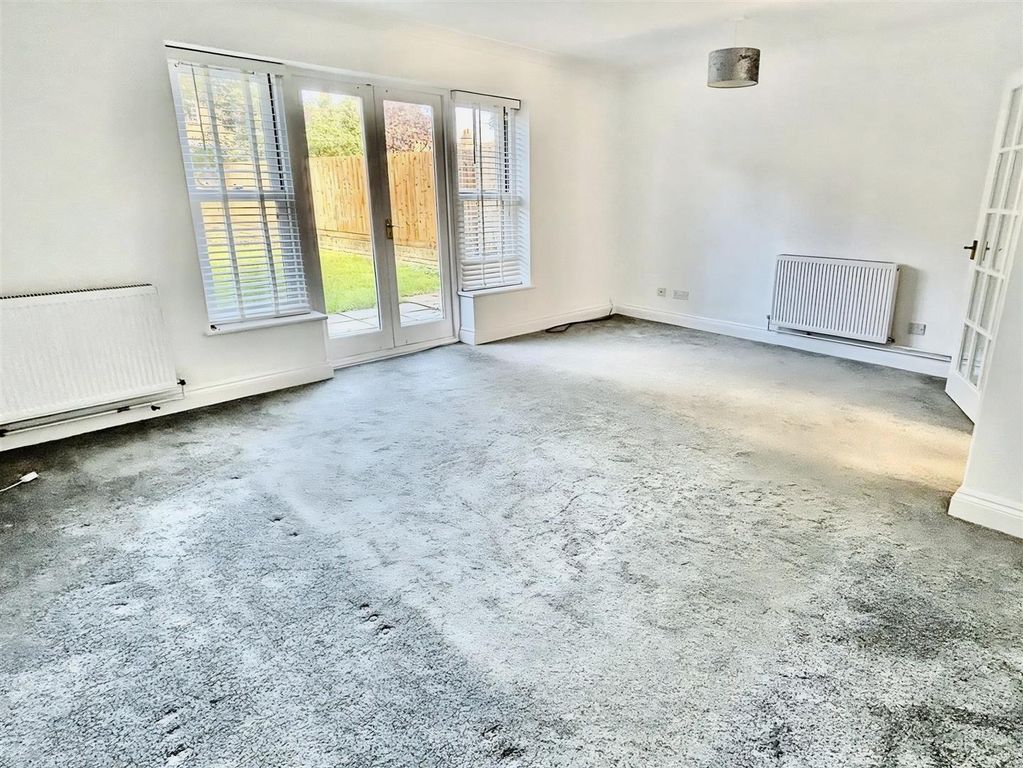 Property photo 3 of 17 Lounge/Dining Room