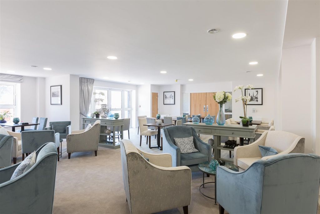 Property photo 3 of 19 Lancer House Communal Lounge.Jpg