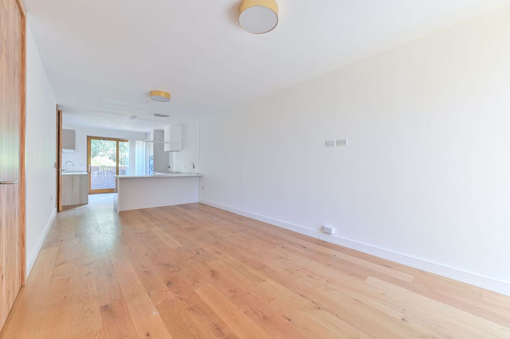 Property photo 2 of 30