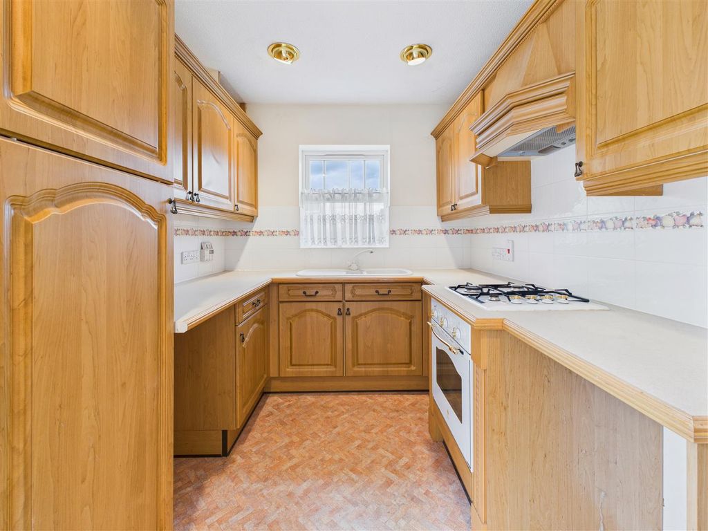 Property photo 2 of 10 Kitchen