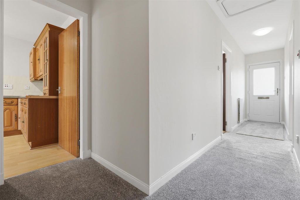 3 bed property for saleBramble Hedge Path, Jamestown, Alexandria G83 photo 4