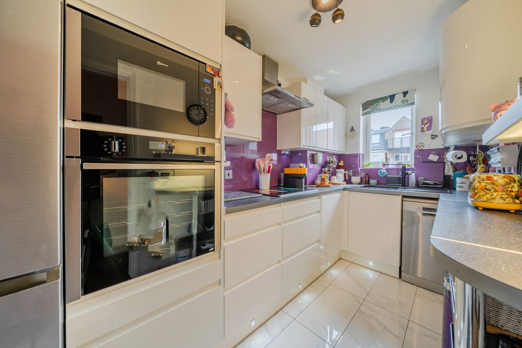 Property photo 3 of 22 Kitchen