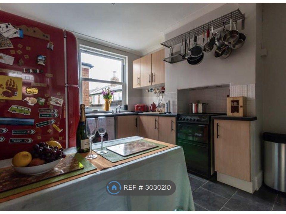 Property photo 3 of 8 Kitchen