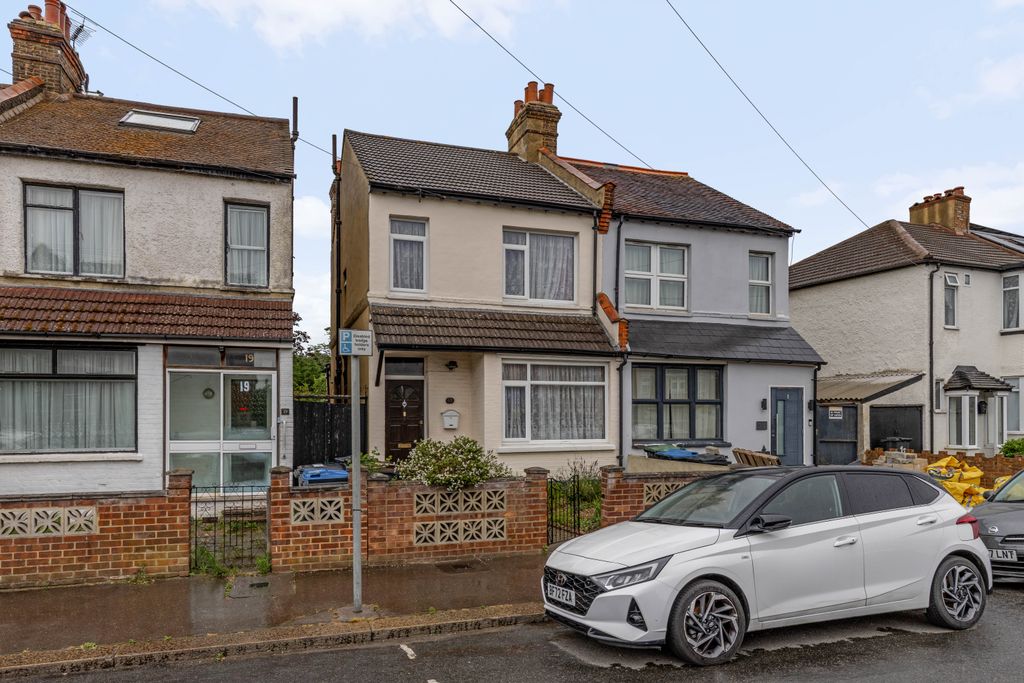Property photo 1 of 13 17 Ingham Road, Cr7 - 13