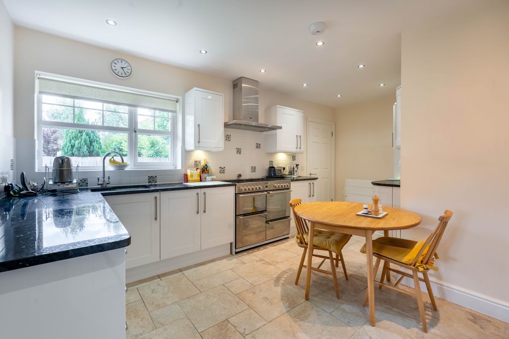Property photo 2 of 22 6