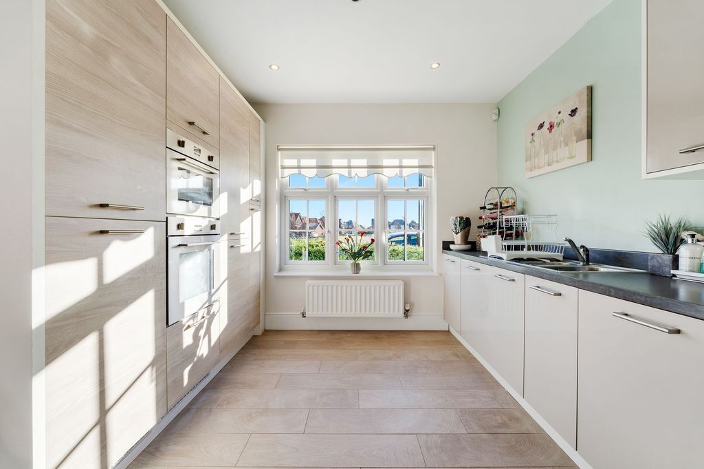 Property photo 3 of 44