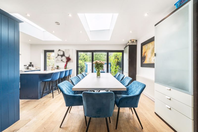 Property photo 1 of 9 Photo 4