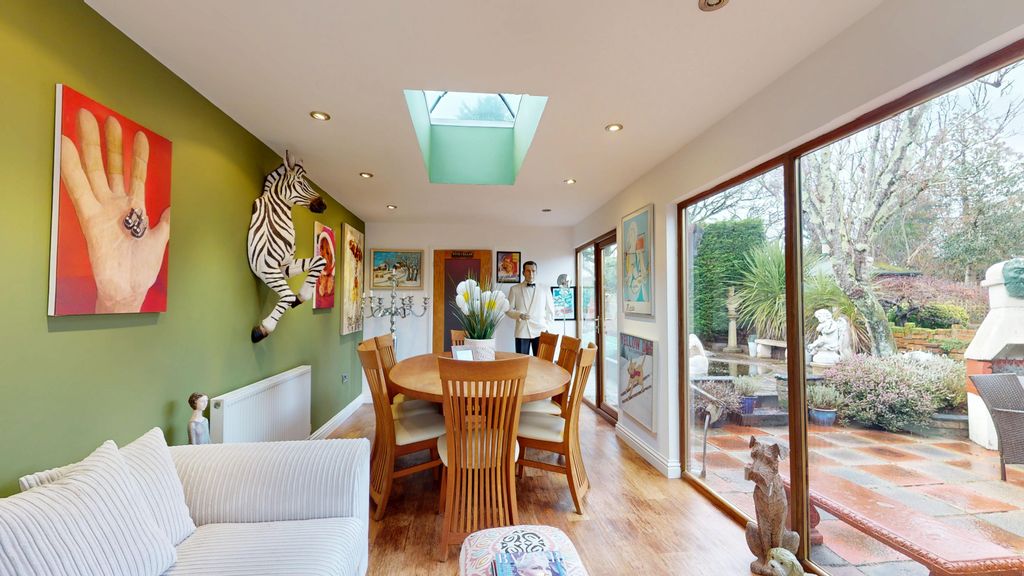 Property photo 2 of 32