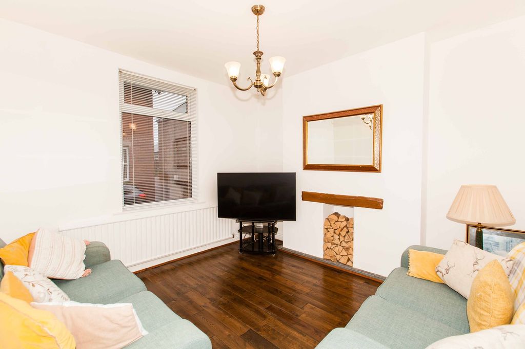 Property photo 2 of 26