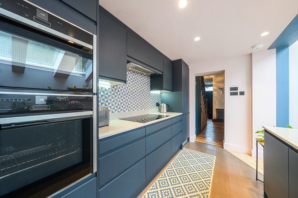 Property photo 2 of 18 1414556-13-698F46...