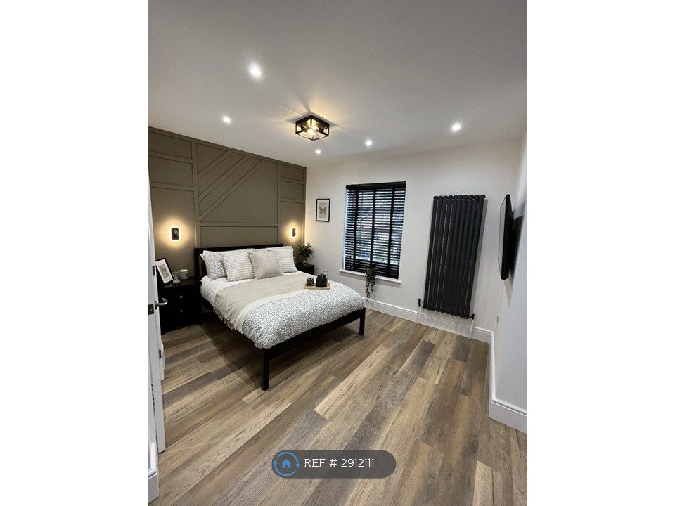 Property photo 1 of 12 Room 8