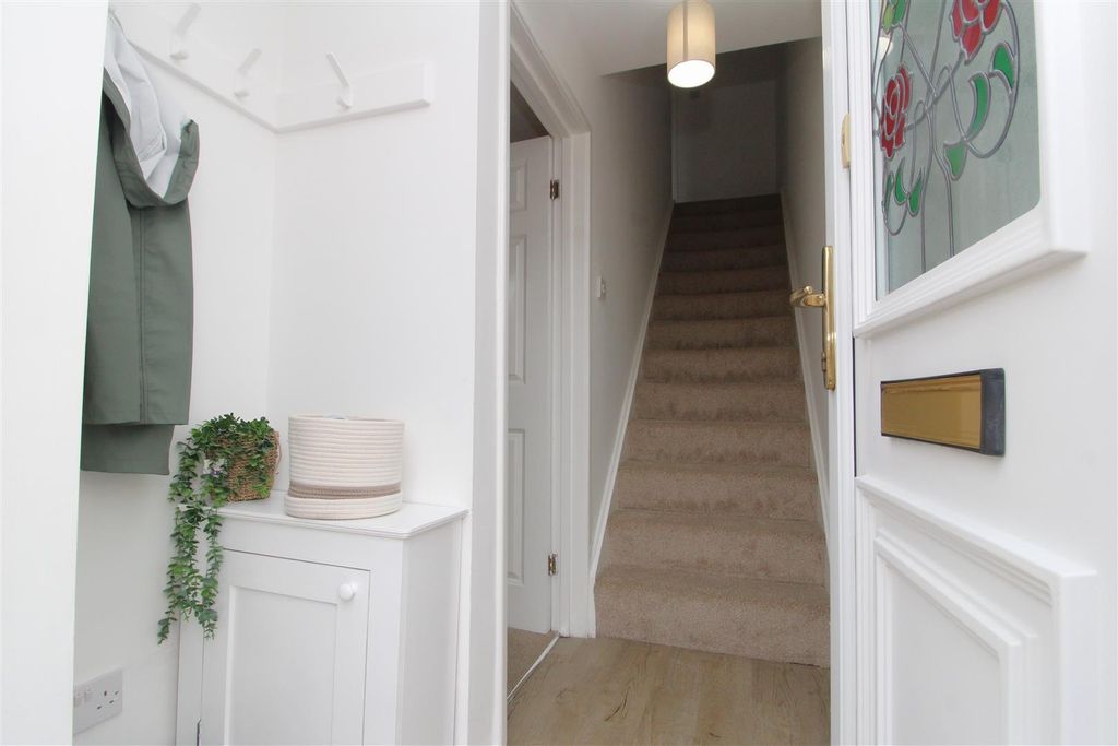 Property photo 2 of 14 Entrance Hallway