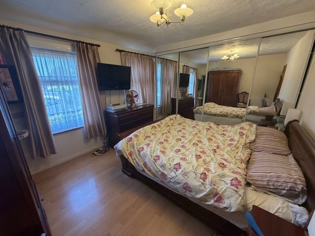 Property photo 3 of 18 Photo 7