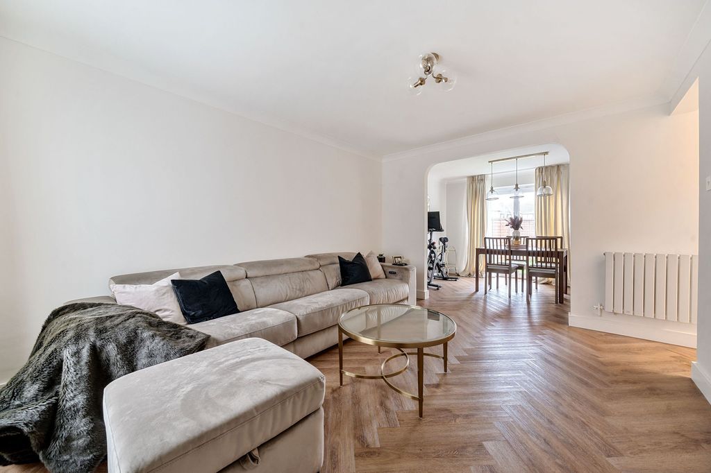 Property photo 3 of 9