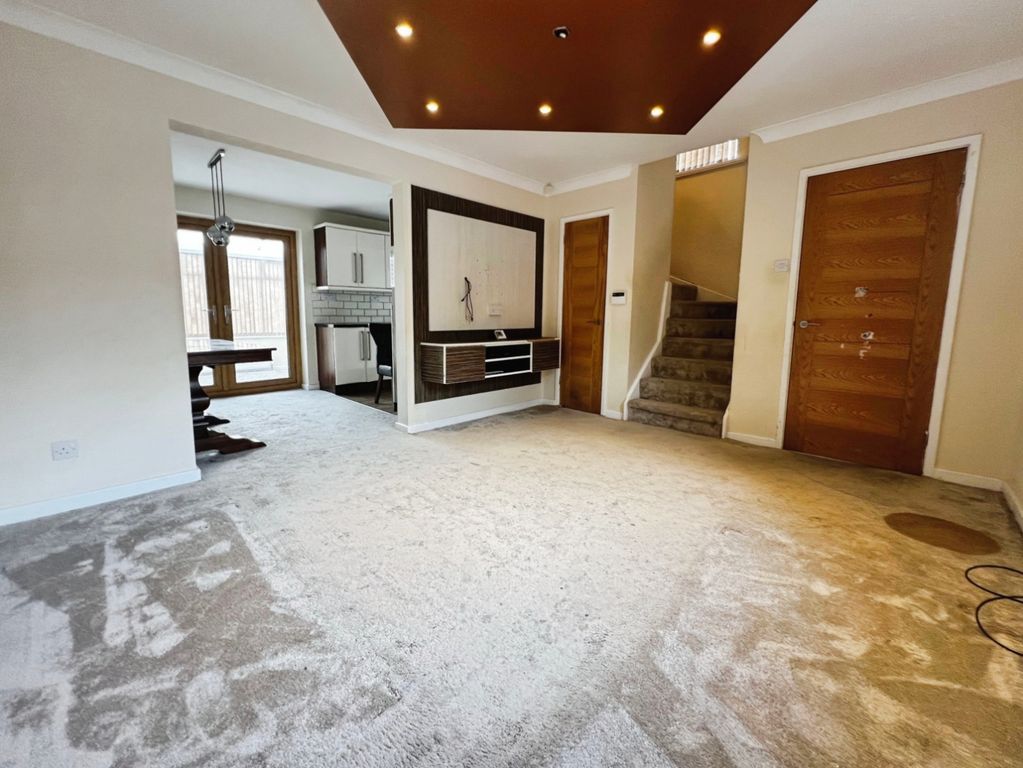 Property photo 3 of 19 Lounge