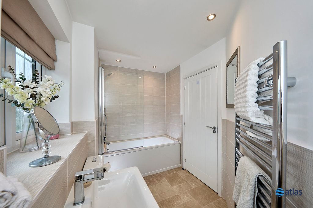 Property photo 3 of 20 Bathroom