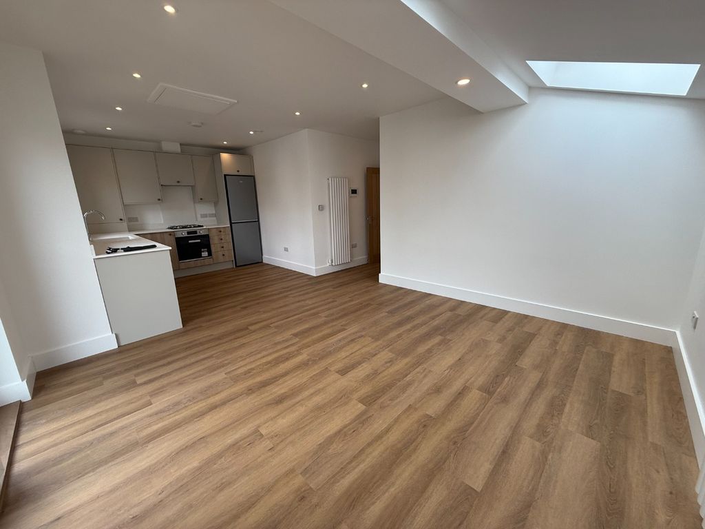 Property photo 3 of 10 4378093