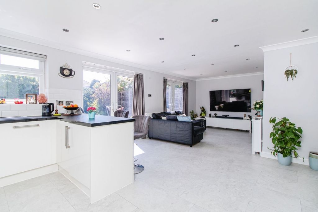 Property photo 2 of 20 Kitchen