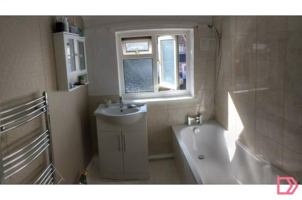 Property photo 2 of 10 105 Beam Av Bathroom