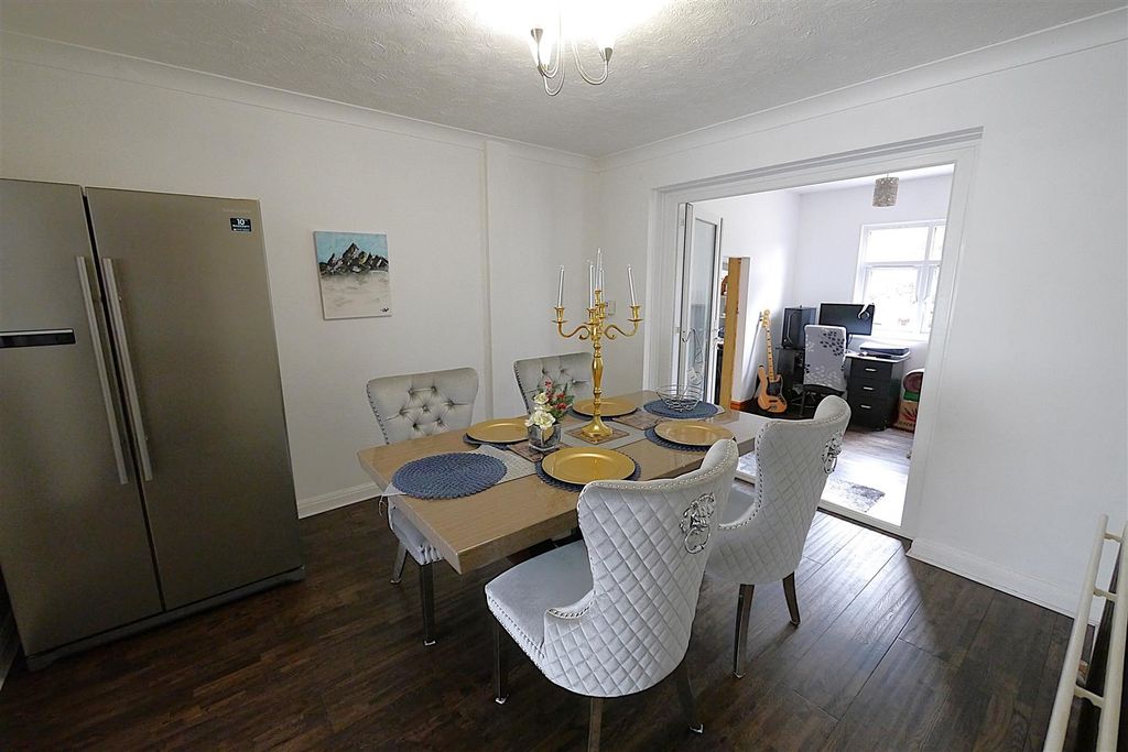 Property photo 3 of 15 Dining Room